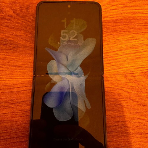 Samsung Galaxy Z Flip 4 μεταχειρισμένο με ελάττωμα για ανταλλακτικά