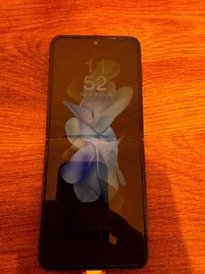 Samsung Galaxy Z Flip 4 μεταχειρισμένο με ελάττωμα για ανταλλακτικά