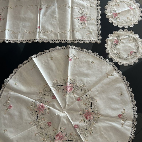 Handmade doily set like new