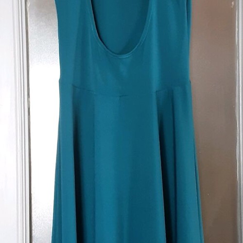 Elastic flared dress with back opening petrol like new