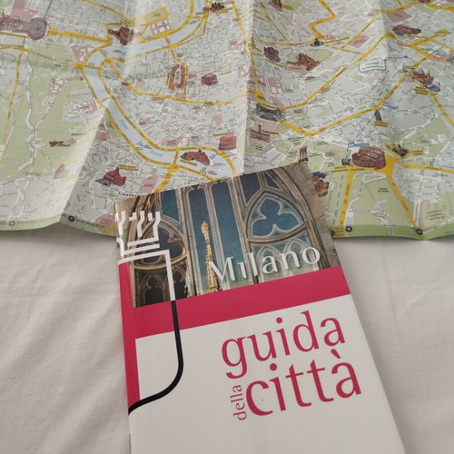 Italy Travel Pack with Milano Guide and Rome Map, like new