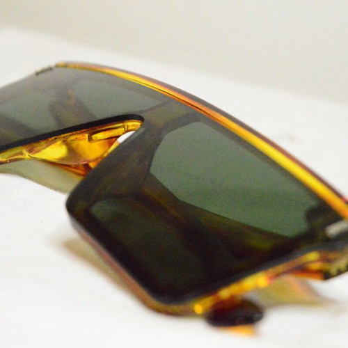 Square sunglasses used yellow and green