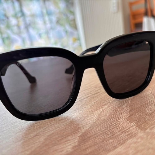 Gucci women's sunglasses used, black