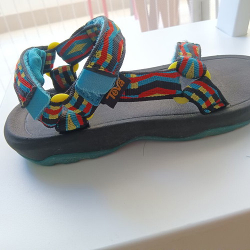 Teva Hurricane XLT 2 kids sandals size 31 like new, multicolor