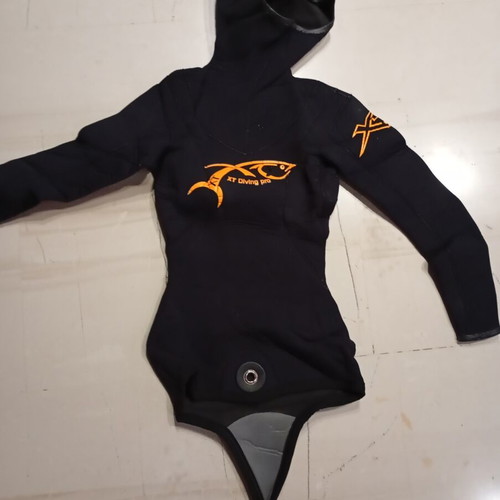 Xt Diving Pro 5mm Women's Wetsuit like new with 3mm socks and summer gloves