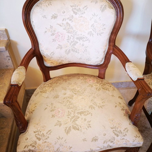 Two Louis XV living room armchairs used and 45 cm table