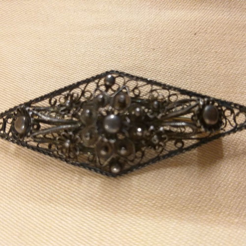 Silver filigree rhombus-shaped pin very old
