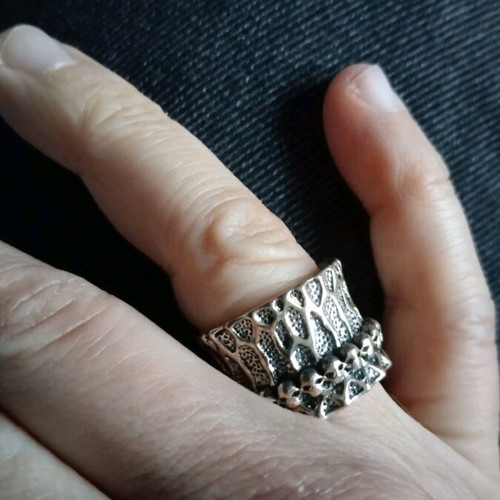 Ring used zinc alloy with unique design, size 6