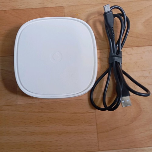 Vodafone WiFi router like new with SIM card port