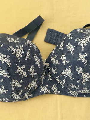 Blue bra with floral pattern like new, size M