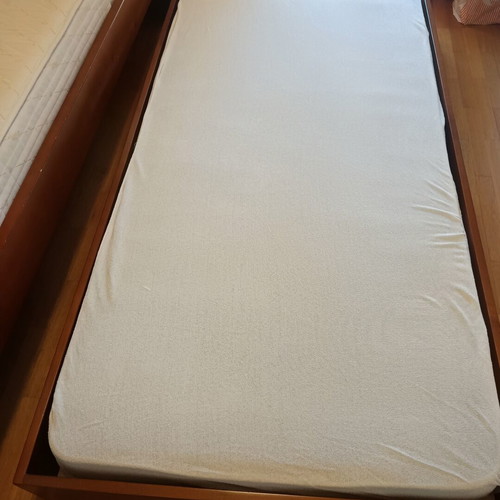 Laro single bed with mattress and extra bed with mattress, like new