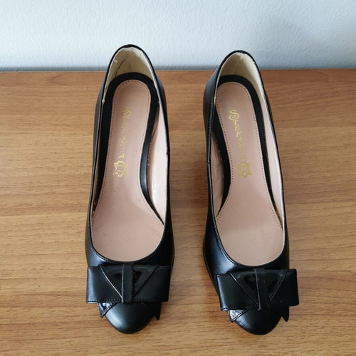 Stefania black pumps like new, size 36