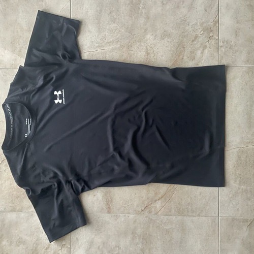 Under Armour Compression Shirt like new, short sleeve, size M
