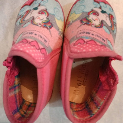 Winter anatomical slippers for girl like new