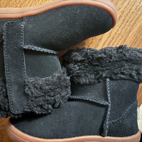 Ugg kids boots like new, size 23.5, black