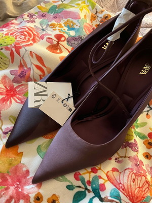 Σατέν γόβες Zara