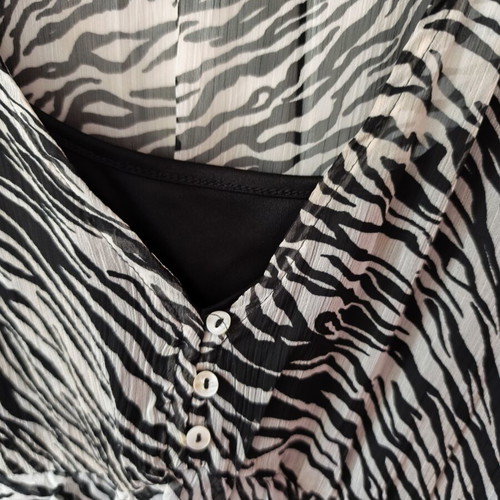 Stradivarius mini dress like new with animal print and ruffles