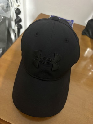 Καπέλο Under Armour σαν καινούργιο, μαύρο, μεγέθη M L