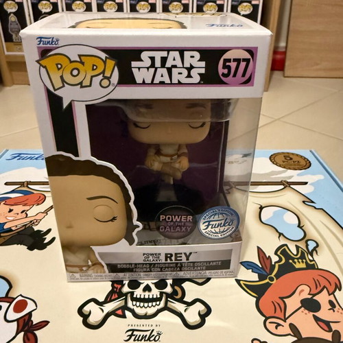 Funko Pop! Disney Star Wars Power of the Galaxy Rey Special Edition 577 like new