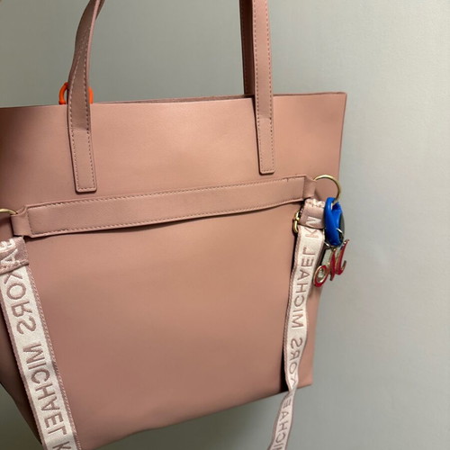 Michael Kors pink shoulder bag like new with detachable strap