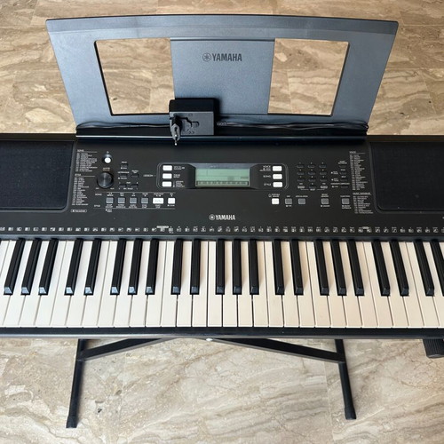Yamaha PSR-E373 Keyboard like new with FSZ-52 metal stand