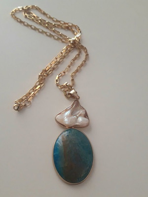 Ατσάλινο κολιέ σαν καινούργιο με μοτίφ από mother of pearl και μπλε αχάτη