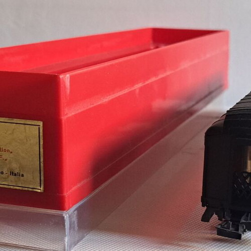 Rivarossi Santa Fe passenger coach HO scale 2716 like new