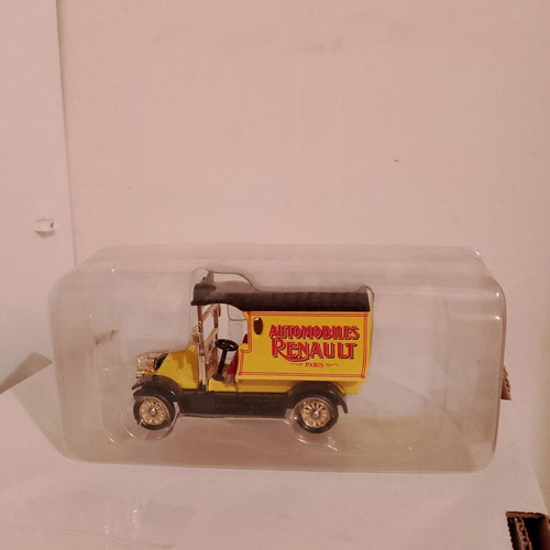 LLEDO DG85 Renault Automobiles toy car like new