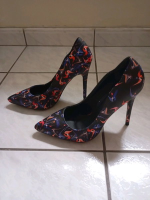 Migato pumps like new, black with blue and red patterns