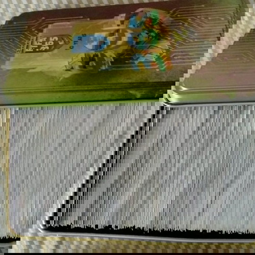 PANINI ADRENALYN XL FIFA 365, 800+ ΚΑΡΤΕΣ ΚΑΙ ΔΎΟ ΜΕΤΑΛΛΙΚΆ ΣΥΛΛΕΚΤΙΚΑ ΚΟΥΤΙΑ. ΤΙΜΉ 250 ΕΥΡΏ.