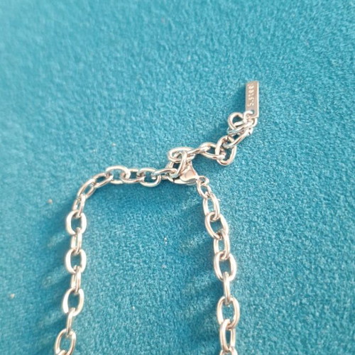 Necklace like new, silver color