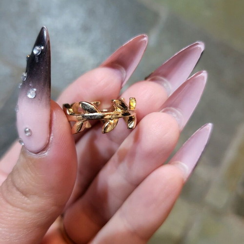 Ring new with leaf details gold color