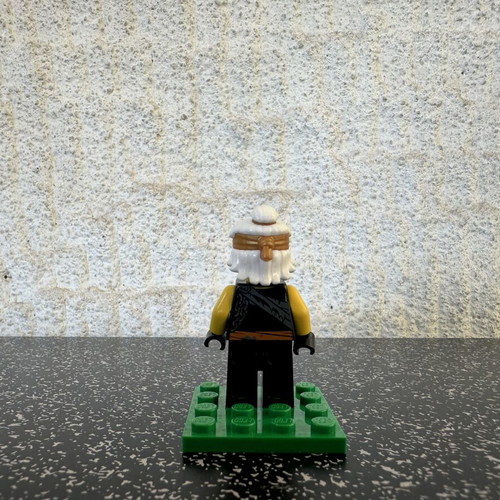 Lego Ninjago Wu Teen Sensei Wu minifigure like new, Dragon Hunter Disguise