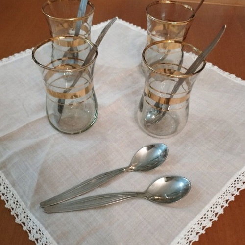 Authentic Tulip Tea Set with 4 Glasses, 6 Güllü Spoons and Handmade Doily