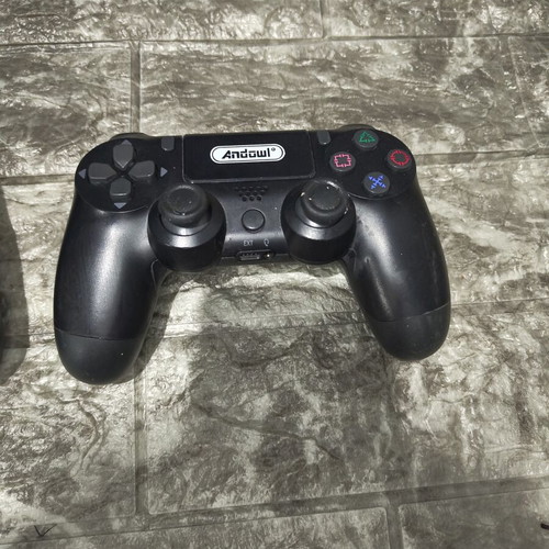 PS4 controllers like new, set of two for spare parts