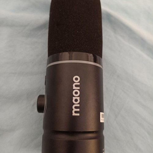 Maono PD200X dynamic microphone like new with XLR cable and shock mount