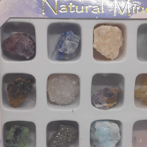 Natural minerals collection with 20 pieces like new