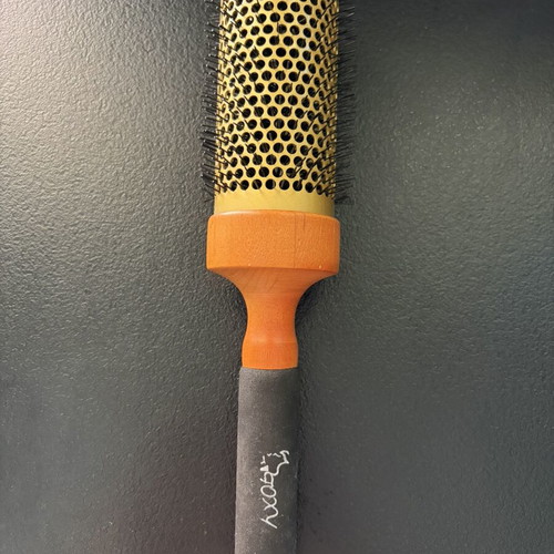 Roxy hairbrush used
