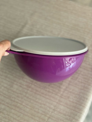 Tupperware container 2.75L purple new last piece