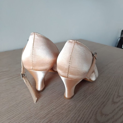 Dance shoes size 37, gold
