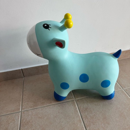 Hop Hop Bouncing Ball Giraffe Sky Blue like new