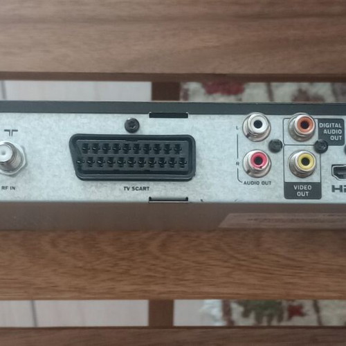NOVA DS831IMH Decoder like new with power and scart cables