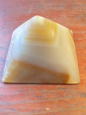 Pyramid brown onyx like new