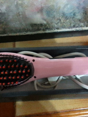 Fast hair straightener heated hair brush like new