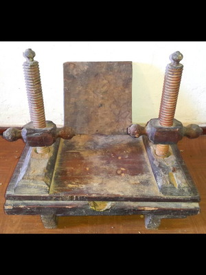 Πρέσα βιβλιοδεσίας vintage μεταχειρισμένη με μηχανισμό βιδωτής πίεσης