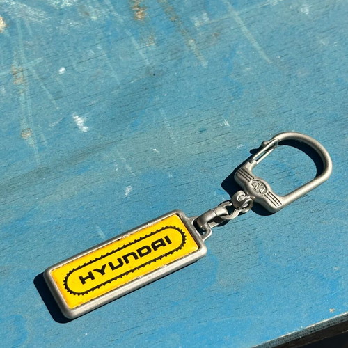 Hyundai vintage metal keychain 5.5 cm used, yellow logo