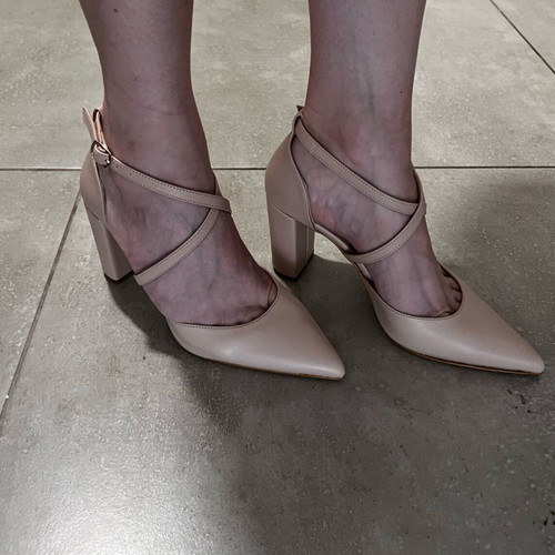 Franchesca Moretti nude pumps like new, size 37, chunky heel