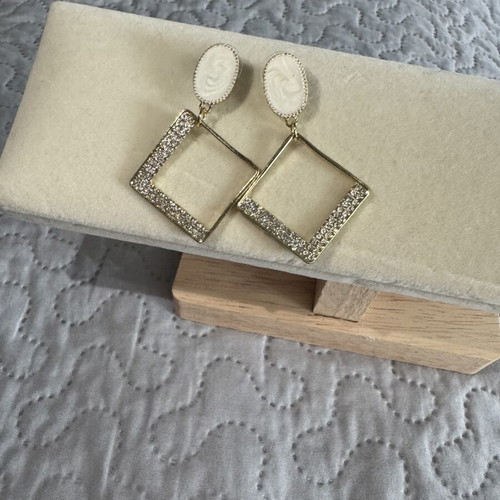 Earrings like new, gold color