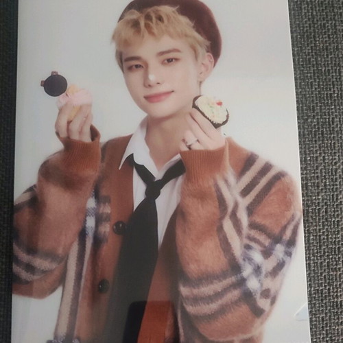 Stray Kids Hyunjin plastic folder like new, size 22x15.5 cm