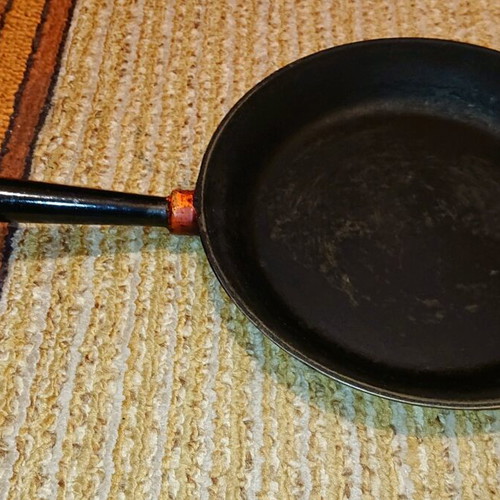 Husqvarna 240 cast iron pan like new